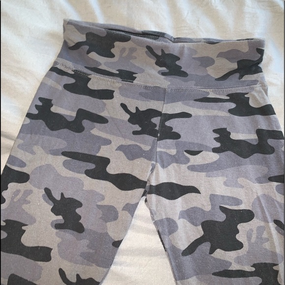 Girls Gray Camo Leggings from Justice - Picture 2 of 4